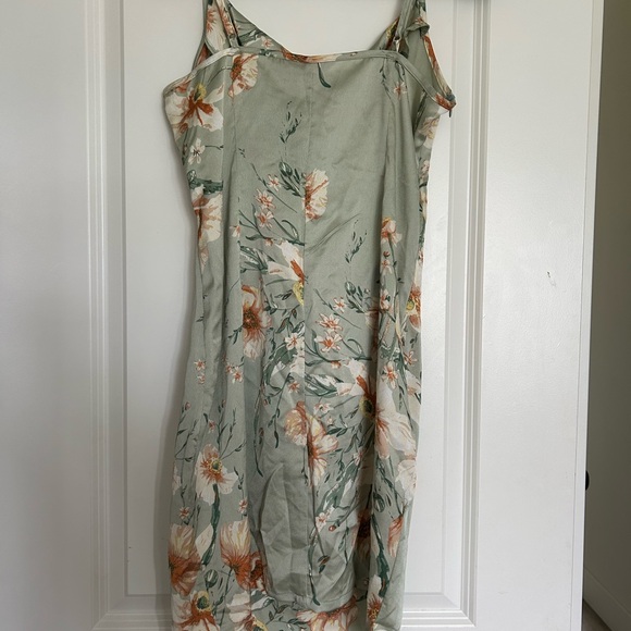 SHEIN Floral Sage Green Midi Dress - Picture 3 of 3